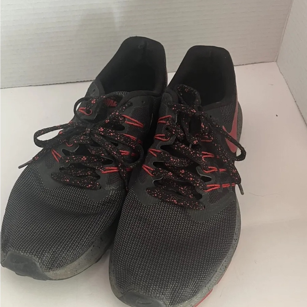 Size 10.5 - Nike Mens Run Swift Black and Red Running Shoes